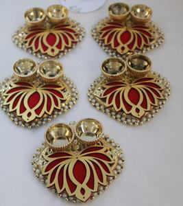 Elegante Juego de Portavelas de Loto Hechos a Mano, Decorativos para Diwali, Pooja y Decoración Festiva - Product Image 1