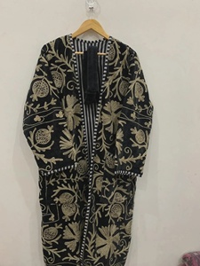 Bata Larga Boho Suzani, Kimono Étnico Bordado de Terciopelo con Diseño Floral, Estilo Vintage para Festivales - Product Image 1