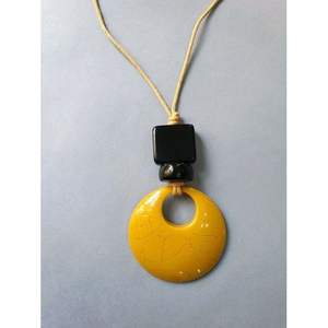 Collier en résine fait main élégant, pendentif cadeau idéal pour les occasions spéciales - Product Image 2