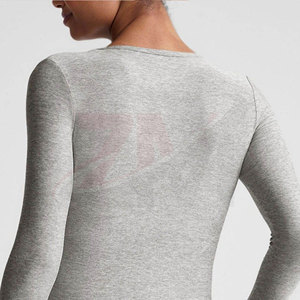 Camiseta de compresión personalizada OEM para mujer, de secado rápido, ropa deportiva para entrenamiento en el gimnasio y actividades físicas. - Product Image 4