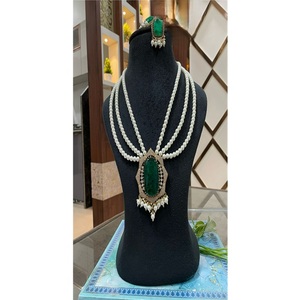 Conjunto de Collar y Pendientes Kundan de Moda, Chapado en Oro de Primera Calidad, con Circonitas y Perlas de Imitación, para Bodas y Fiestas - Product Image 1