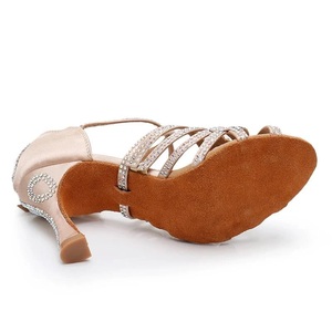 Chaussures de danse salsa latine pour femmes, talon haut, respirantes, dessus en satin, semelle extérieure en cuir véritable, chaussures d'intérieur pour adultes, faible MOQ, OEM, ODM, DDP - Product Image 4
