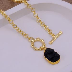 Collier à fermoir en tourmaline noire brute plaqué or, cristal de guérison brut, fait à la main, collier tendance pour femmes - Product Image 1