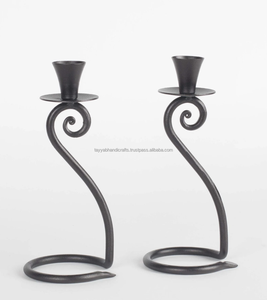 Bougeoirs en fer forgé vintage Bougeoirs coniques noirs pour la décoration de la maison pour Noël de l'Inde - Product Image 1