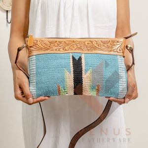 Femmes Unique personnalisé nouveau aztèque usiné en cuir véritable sac à main pochette gland détail résistant à l'eau Style traditionnel occidental - Product Image 4