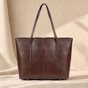 Sac fourre-tout vintage en cuir véritable noir uni, sac à bandoulière avec fermeture éclair, grande capacité pour usage quotidien - Product Image 2