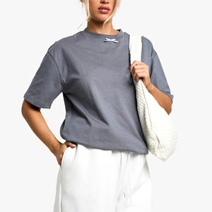 เสื้อยืดผู้หญิงไซส์ใหญ่สีเทา คอกลม แขนสั้น ผ้าฝ้ายเจอร์ซีย์ 100% พิมพ์ลายโลโก้ ทรงหลวม สวมใส่สบายทุกฤดู ขายส่ง - Product Image 2