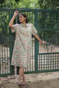 Mini Vestido de satén para mujer, estampado Floral, bordado, diseño sin mangas, recién llegado, lavable, estilo informal, tejido, impresión Digital - Product Image 5