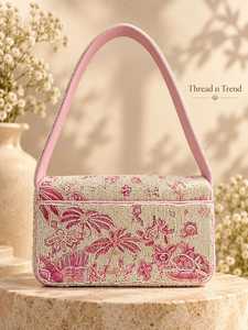 Bolso de Hombro Rectangular de Tela Bordado con Cuentas, Lavable, de Poliéster, con Diseño Floral Rosa Hecho a Mano por Thread n Trend - Product Image 2