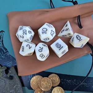 Juego de Dados Orgánicos Hechos a Mano con Formas Geométricas, Piezas de Juego Naturales y Artesanales, Tienda Acogedora para Gamers, Dados Vintage Hechos de Hueso - Product Image 2