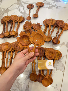 Cuillère longue en bois du Vietnam, en bois dur naturel, ustensile artisanal durable, outil sculpté pour servir le riz, la soupe, les plats sautés, mélanger les aliments, doré - Product Image 4