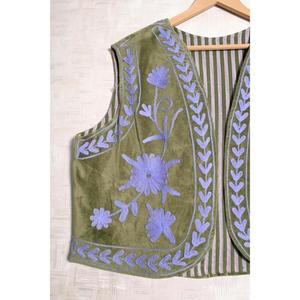 Chaleco Corto de Terciopelo Suzani Hecho a Mano con Bordado Bohemio para Mujer, Prenda Exterior Vintage - Product Image 2