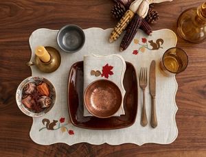 ชุดผ้าปูโต๊ะและผ้าเช็ดปากลินินธรรมชาติปักลายกระรอกน่ารักแบบดั้งเดิมสุดหรู ขอบหยัก ซักได้ เหมาะสำหรับงานแต่งงานและใช้ในบ้าน - Product Image 4