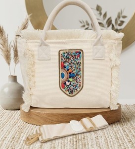 Bolso de mano de lujo personalizado, tejido a mano, de paja, con abalorios de conchas de cauri, bolso de playa de rafia con flecos y correa cruzada para mujer - Product Image 1