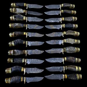 Lote de 20 Cuchillos de Caza Profesionales de Acero de Damasco Hechos a Mano de Alta Calidad con Mango de Cuerno de Carnero, Servicio OEM Disponible, 3 Años de Garantía - Product Image 1