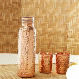 Bouteille d'eau en cuivre martelé à la main avec deux gobelets en cuivre, ensemble de vaisselle traditionnelle, étanche, logo personnalisé, cadeau de voyage - Product Image 1