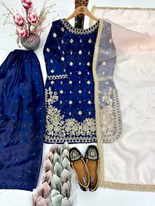 Conjunto de Kurti y Palazzo de Seda con Remaches y Moti Hechos a Mano para un Look Festivo y de Boda - Product Image 3