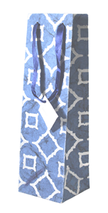 Sac en papier cadeau personnalisé de haute qualité, écologique, couleur bleue, papier batik fait main, impression argentée métallique, poignée en ruban - Product Image 3