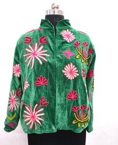 Chaqueta de Mujer con Bordado Floral en Terciopelo Verde Vibrante, Estilo Boho Chic, Abrigo de Invierno para Mujer - Product Image 2