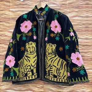 Chaqueta de Terciopelo para Mujer con Bordado de Tigre, Estilo Boho, Floral, Negra, Prenda Exterior Étnica - Product Image 1