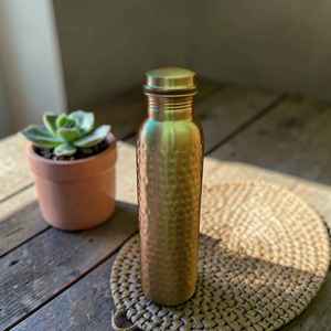 Bouteille d'eau en cuivre martelé artisanal, vaisselle de qualité supérieure et durable pour la maison, les voyages, la salle de sport et le fitness au meilleur prix - Product Image 1