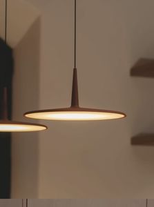 Lampe suspendue contemporaine en tissu à ruban incurvé avec accent en bois de noyer et globe en verre dépoli, idéale pour bar ou éclairage de Noël - Product Image 2