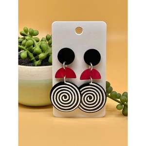 Boucles d'oreilles en résine élégantes, finition brillante, design moderne, durables, luxe, mode, par des artisans expérimentés, accessoires de bijoux - Product Image 1