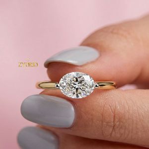 แหวนหมั้นทองคำ 14K ทรงรีประดับเพชรเม็ดเดี่ยว - Product Image 2