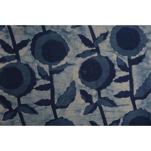 Tela de Algodón Índigo Natural con Estampado Tradicional Hecho a Mano para Vestidos, Manualidades y Proyectos de Costura - Product Image 5