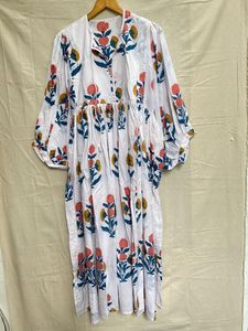 Vestido Largo Casual Elegante de Algodón de Calidad de Exportación para Mujer con Tela Suave y Transpirable y Ajuste Diario Relajado Disponible para la Venta - Product Image 3