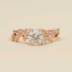 Anillo de Plata de Ley 925 con Baño de Rodio y Moissanita de Corte Redondo con Diseño de Hoja de Ramas, Inspirado en la Naturaleza, Joyería Romántica para Fiestas - Product Image 1