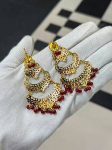 Pendientes de Perlas de Imitación y Diamantes con Baño de Rodio Estilo Jadau, Joyería Nupcial Tradicional India, Venta al Por Mayor - Product Image 4