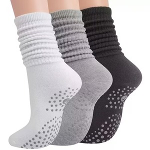 Calcetines de Algodón Antideslizantes para Mujer, Calcetines de Yoga, Pilates y Barre, con Diseño de Letras, para Uso en Interiores - Product Image 1