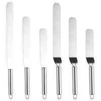 Taartmesjesset met ergonomische handgreep en lang mes voor gelijkmatig snijden van cheesecakes, gebak en feesttaarten