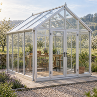 Serre de jardin moderne en aluminium avec toit en verre à pignon et portes françaises pour studio de potager, usage extérieur et parcs