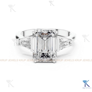 Anillo de Compromiso de Diamante CVD Cultivado en Laboratorio con 3 Piedras, Corte Esmeralda y Baguette, Oro Sólido - Product Image 5
