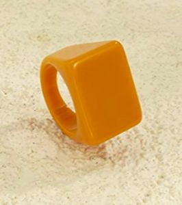 Anillo de Cóctel Moderno de Resina Acrílica Lucite con Diseño de Paz de Sami Handicrafts, Color Morado, Unisex, para Fiestas y Uso Diario - Product Image 6
