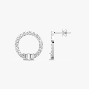 Pendientes Circulares de Oro Blanco de 14k con Diamantes Cultivados en Laboratorio, Corte Baguette y Redondo, con Certificado IGI y Claridad VS1, Modernos para Mujer - Product Image 4