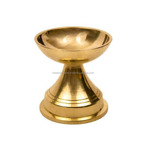 โคมไฟทองเหลือง Aarti Diya ทำด้วยมือ, โคมไฟน้ำมันทองเหลืองแบบดั้งเดิมตกแต่ง Puja Diya สำหรับบ้านวัดสวดมนต์พิธีกรรมทางจิตวิญญาณ - Product Image 6