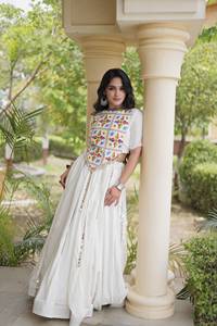 Lehenga de Rayón con Encaje Multiespejo y Bordado Multihilo, con Espejos Reales y Kodi Gota Patti, Largo hasta el Suelo, para Fiesta, con Blusa - Product Image 1