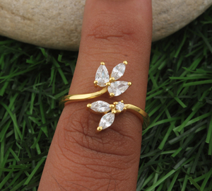 แหวนทองชุบทำมือ ดีไซน์เรียบหรู ประดับอัญมณี สามารถสวมซ้อนกันได้ เหมาะสำหรับผู้หญิง สวมใส่ในงานปาร์ตี้หรือในชีวิตประจำวัน - Product Image 4