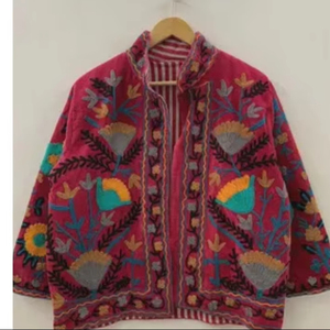 Chaqueta de Terciopelo Bordada Suzani Tradicional para Mujer, Chaqueta Corta Floral Hecha a Mano, Estilo Boho, Moda de Invierno, Precio de Fábrica - Product Image 1
