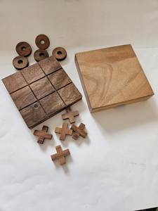 Jeu de Tic Tac Toe Classique en Bois Rond avec Plateau Gravé et Pièces en Pierre Blanche et Grise dans les Rainures - Product Image 5