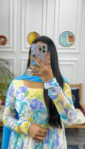 Maxi vestido Floral Elegance Fox Georgette con detalles sutiles Dupatta y escote cuadrado para Glam festivo - Product Image 4