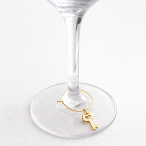 Vaso Decorativo con Logotipo de Empresa, Bonito Vaso de Metal Reutilizable y Portátil, Personalizado con Colgante para Vino de Alta Gama JIN JUMBO(JM), Recuerdos para Fiestas y Bares - Product Image 4