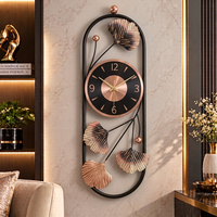 Horloge murale artistique verte à motifs floraux, horloge en métal avec cadre brun foncé et accents argentés, horloge suspendue haut de gamme, décoration d'intérieur par Falah International