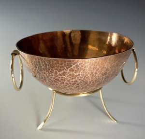 Seau à glace en argent martelé de qualité supérieure, repose sur un support vintage en faux bambou doré. Disponible au prix de gros. - Product Image 6