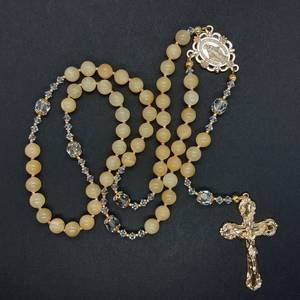 Coffret cadeau - Perles de pierre Unakite de 6 mm - Chapelet - Collier catholique Saint-Michel avec pendentif crucifix du Pardon - Product Image 1