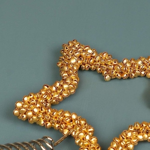 Adorno Festivo Dorado para la Punta del Árbol de Navidad con Forma de Estrella y Campana, con Base Metálica en Espiral para una Decoración Navideña Brillante y un Atractivo Decorativo de Temporada - Product Image 6