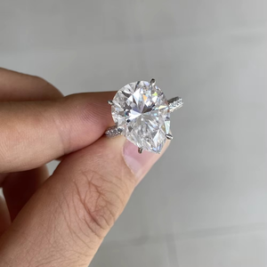 Bague de fiançailles et de mariage en or blanc massif 18 carats avec diamant moissanite blanc en forme de poire de 10 carats (12x16mm) - Product Image 2